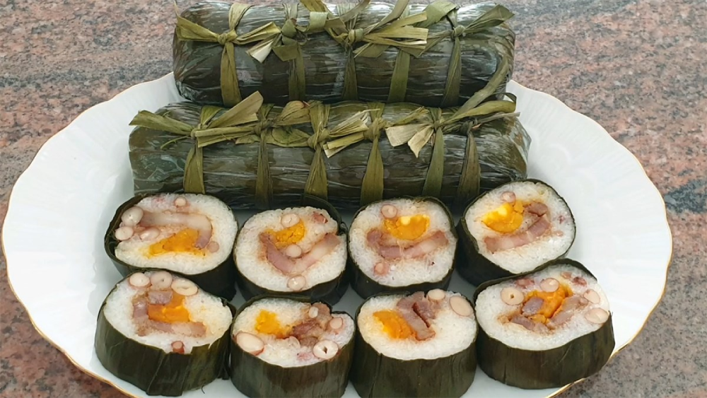 Bánh tét nhân đậu phộng