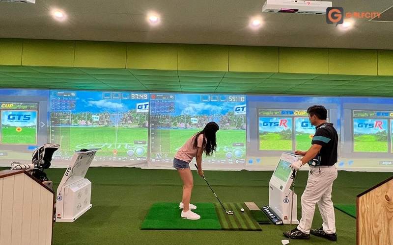 alt=Luyện tập golf tại phòng 3D