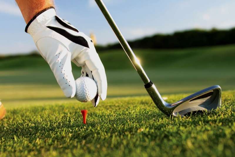 Tư thế chuẩn bị đánh golf