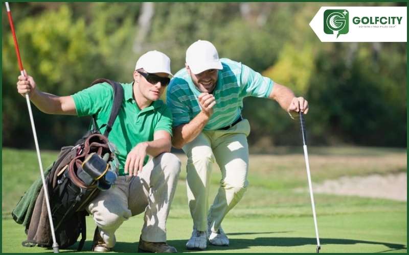 Caddie golf cũng có nhiệm vụ thay thế và loại bỏ pin