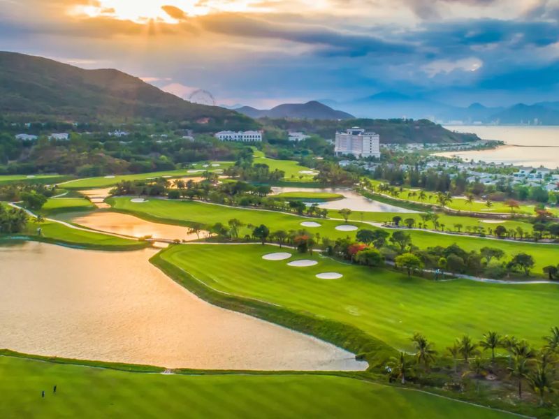 hình ảnh sân golf Vinpearl