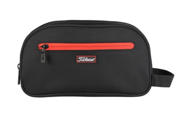 Túi cầm Titleist Players Dopp Kit TA20PDK - 06 được nhiều golfer sử dụng khi ra sân