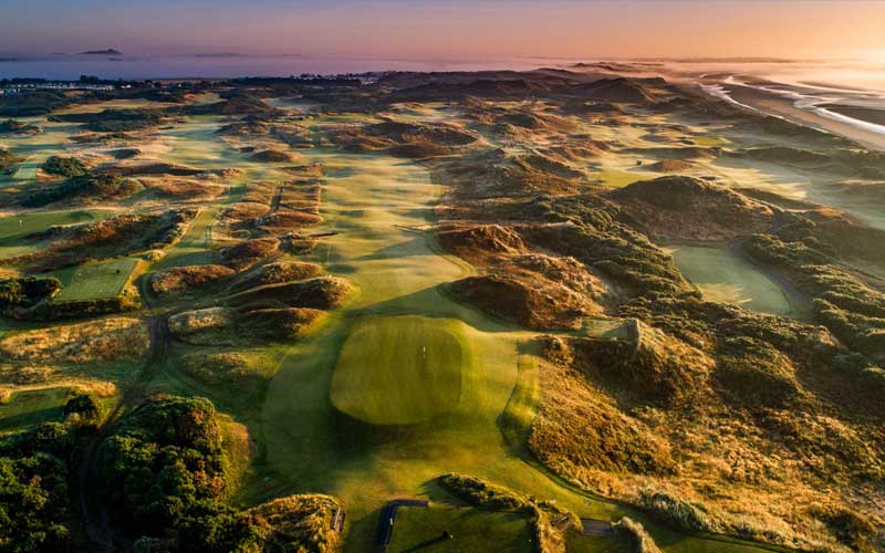 Cảnh quan tuyệt mỹ của sân golf Royal County Down tại Ireland